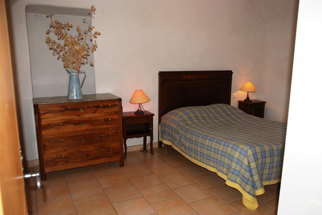 Bed and Breakfast Les Jardins Du Mas Evesque à Rousson  Chambre photo