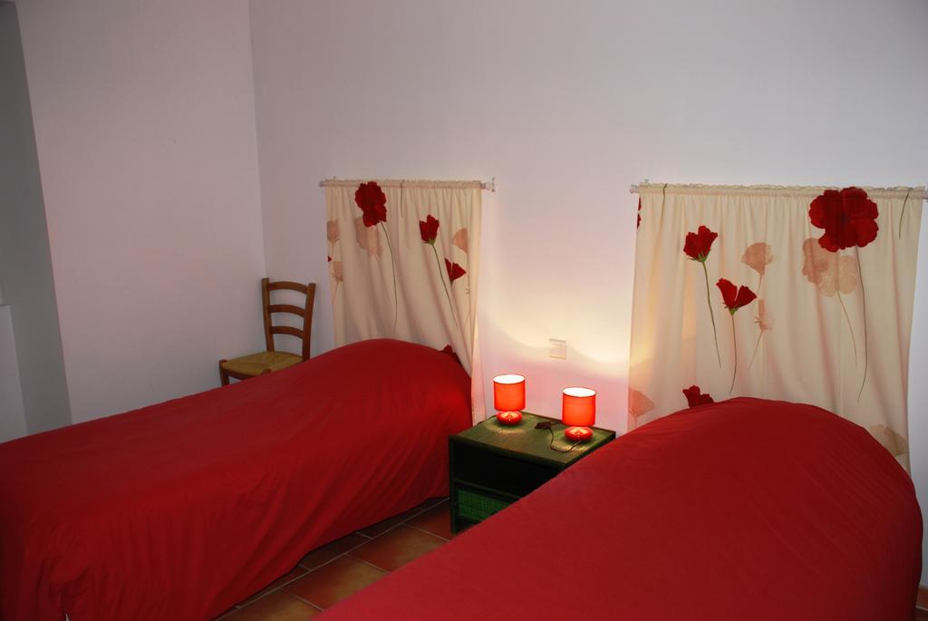 Bed and Breakfast Les Jardins Du Mas Evesque à Rousson  Chambre photo